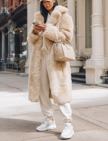 Oversized Plush Faux Fur Coat In Beige For Winter Comfort