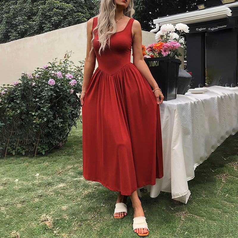Robe plissée à col carré avec silhouette à écharpe moderne