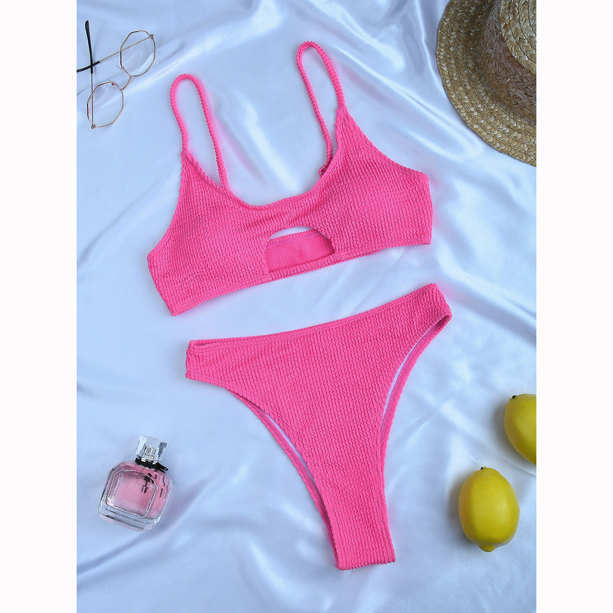 Bikini split high-waist Amerika yang apik untuk keanggunan