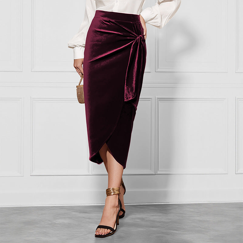 Gaun beludru warna bengkok solid dengan split elegan