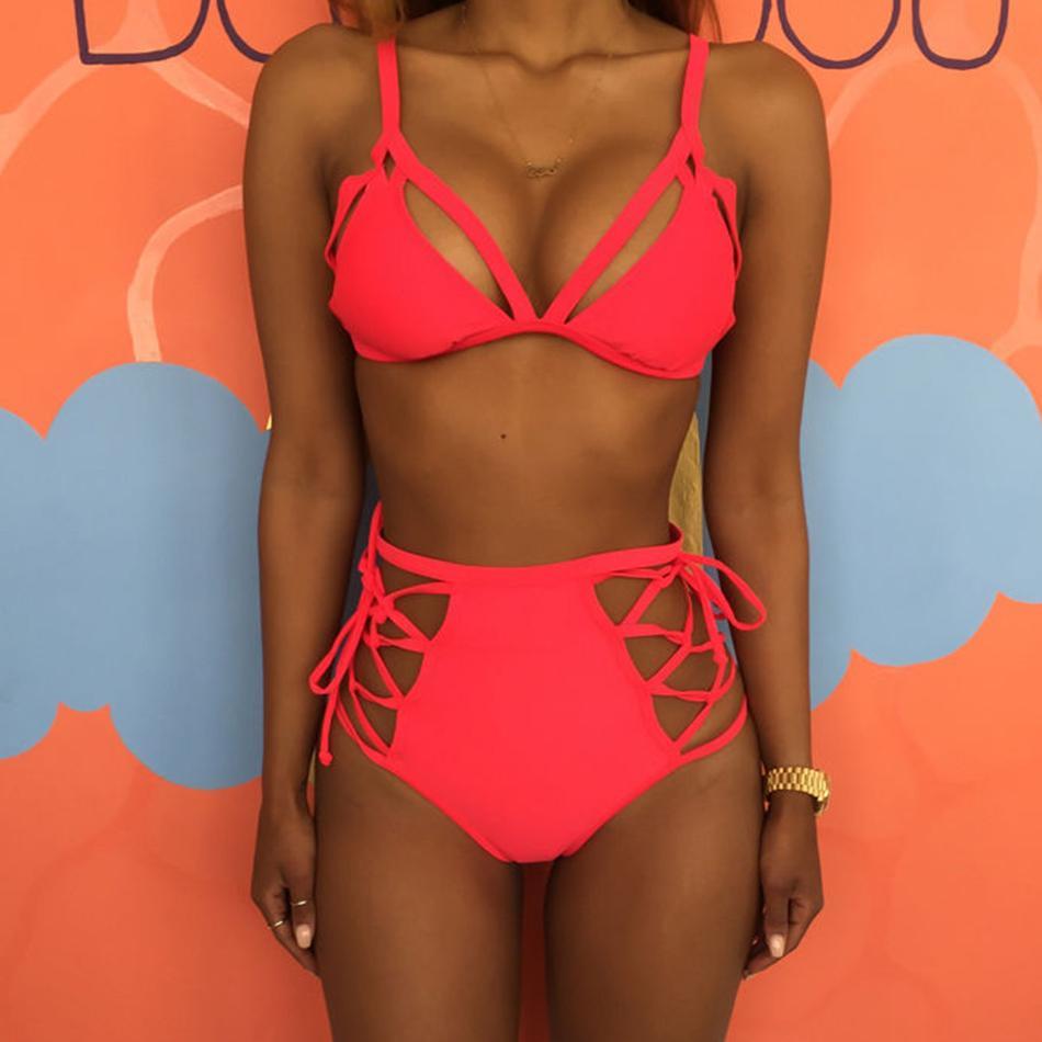Multi-Sait-Sommer-Bikini für moderne stilvolle Strandabenteuer
