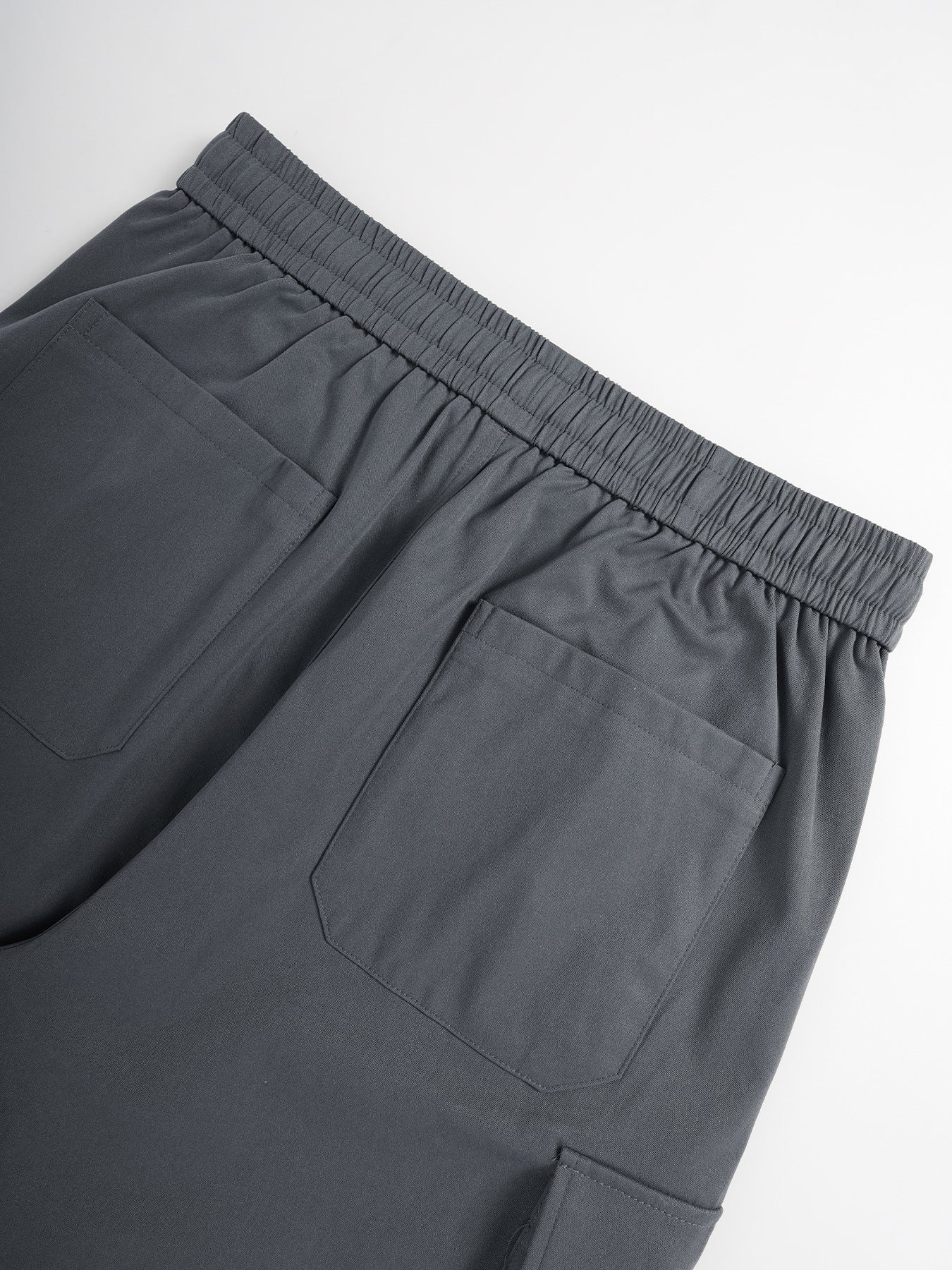 Bottoms listos para el trabajo recortados que ofrecen comodidad urbana de verano resistente