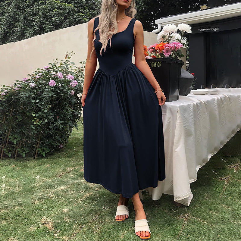 Faltenkleid mit quadratischen Kragen mit moderner Schlinge Silhouette