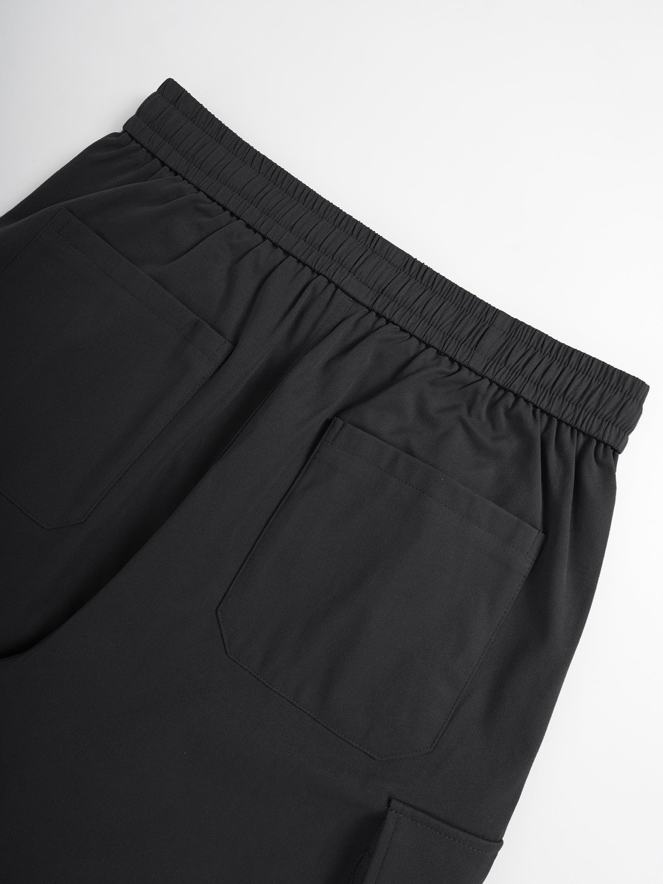 Bottoms listos para el trabajo recortados que ofrecen comodidad urbana de verano resistente