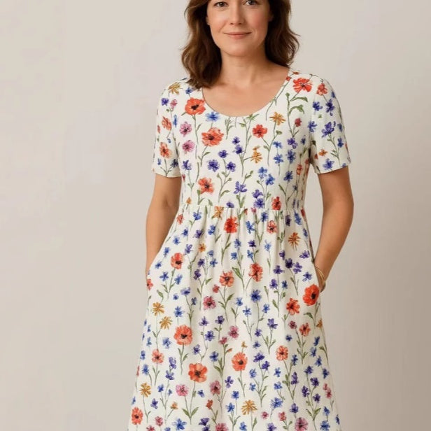 Lässiges T-Shirt-Kleid mit runden Hals, Taschen und Stichdetails