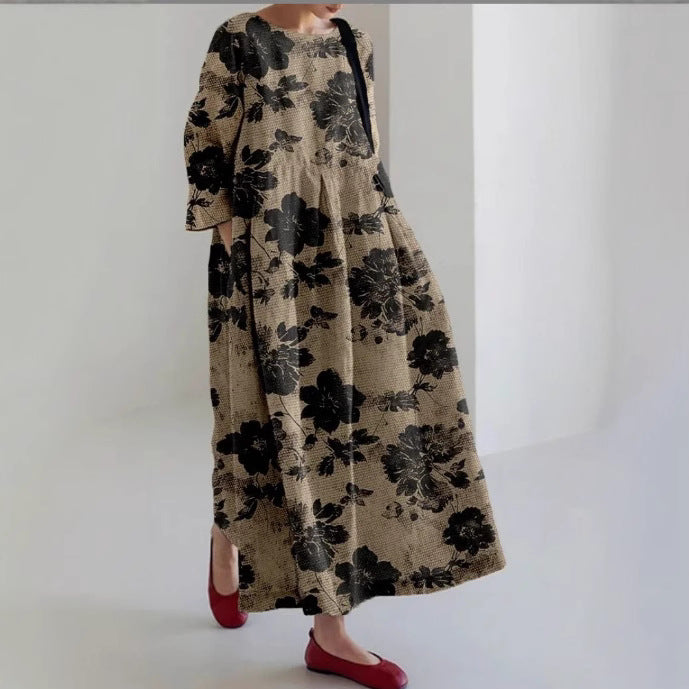 リラックスしたシルエットを備えた創造的な4分の3のフローラルドレス