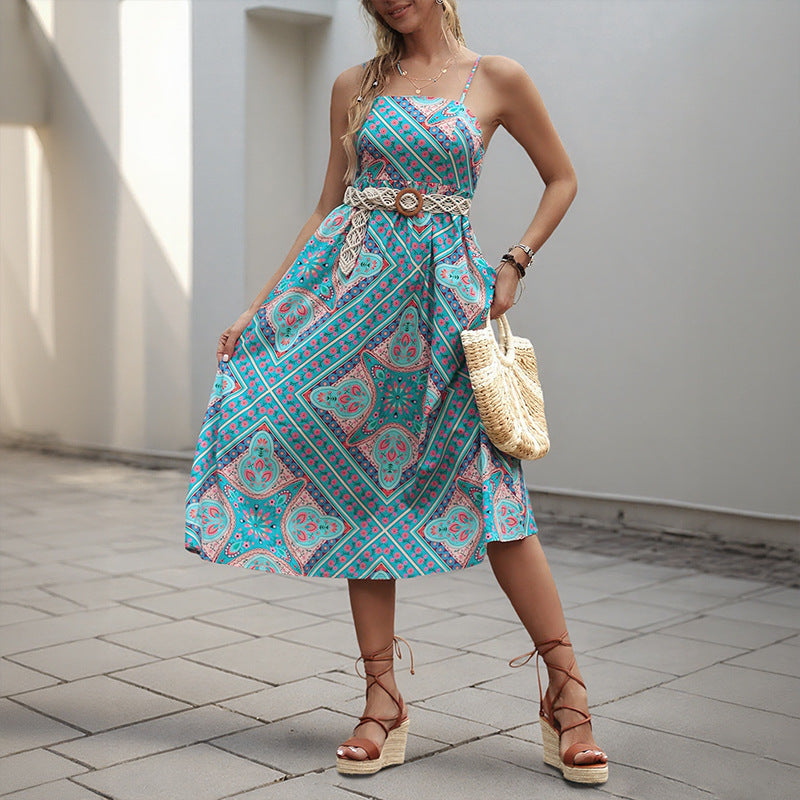 Retro Print Slip Dress com vibrações vintage linhas chiques