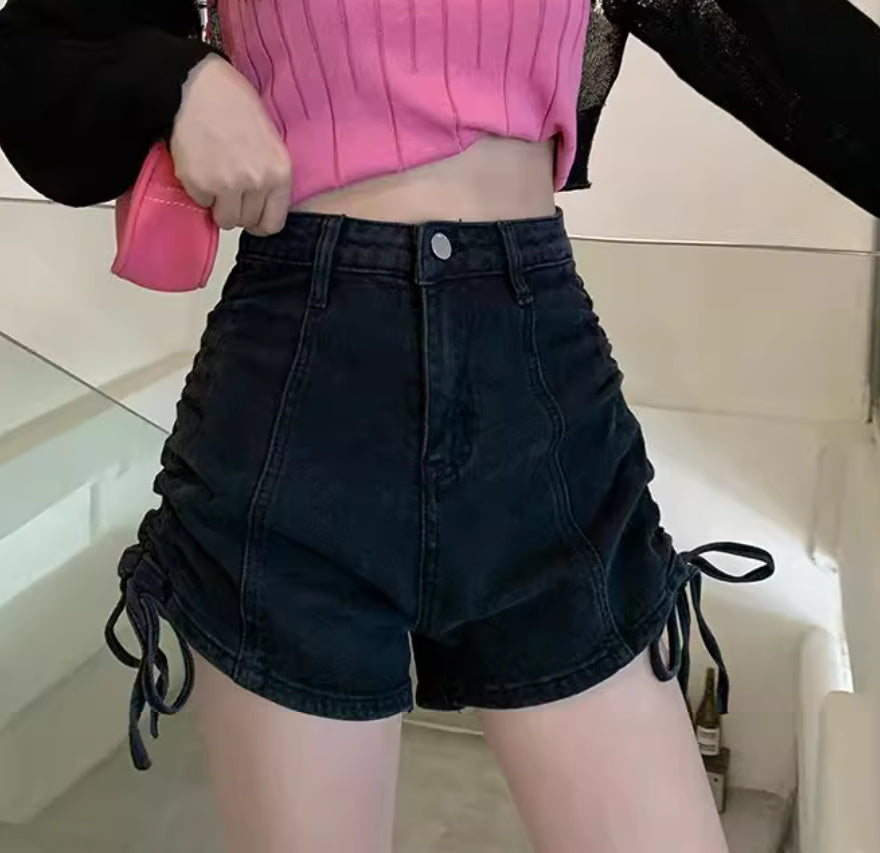 Shorts jeans leves leves com cordão e ajuste de perna larga