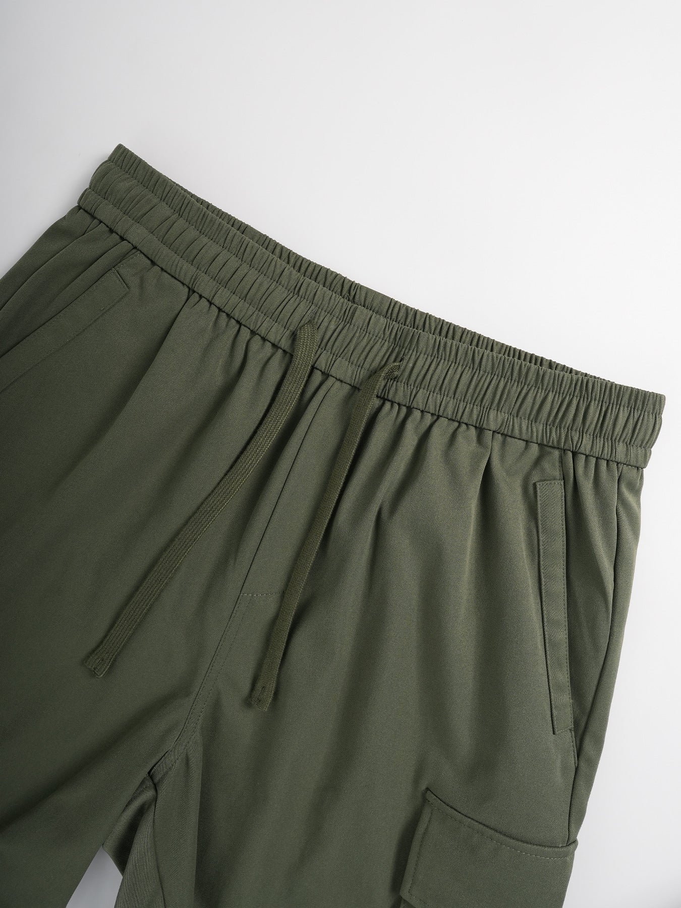 Bottoms listos para el trabajo recortados que ofrecen comodidad urbana de verano resistente