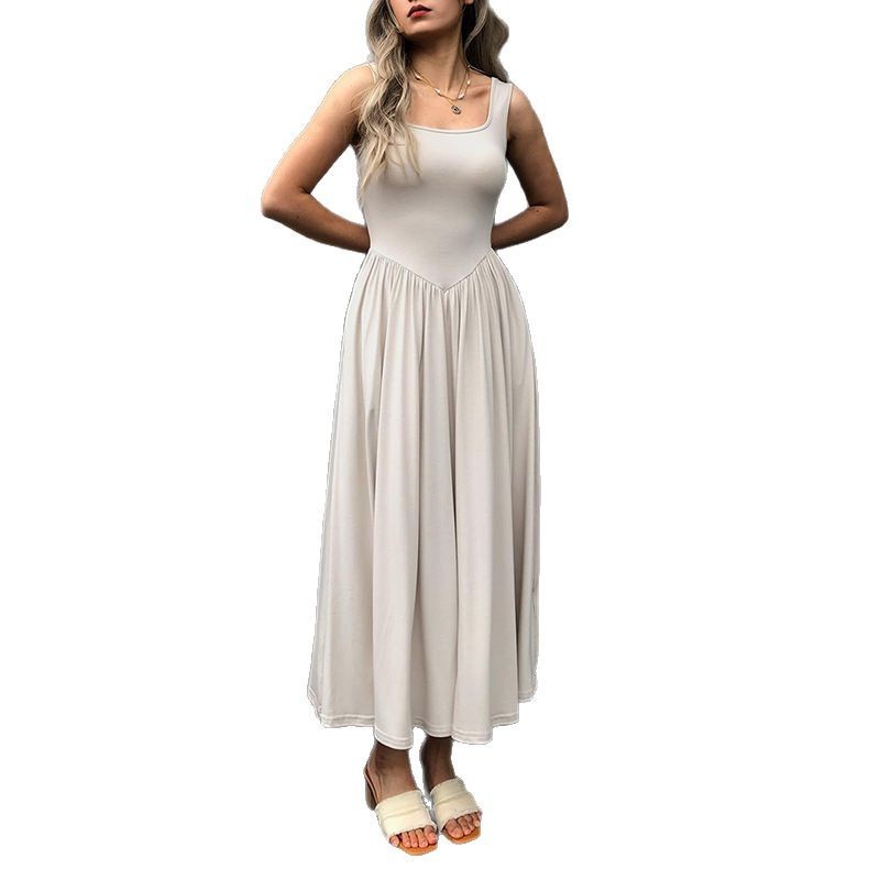 Robe plissée à col carré avec silhouette à écharpe moderne