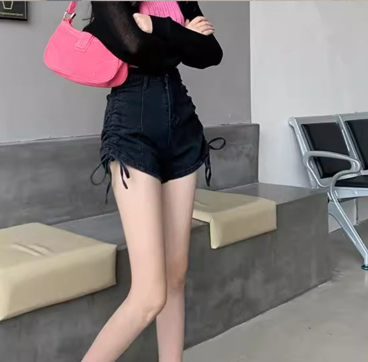 Shorts jeans leves leves com cordão e ajuste de perna larga