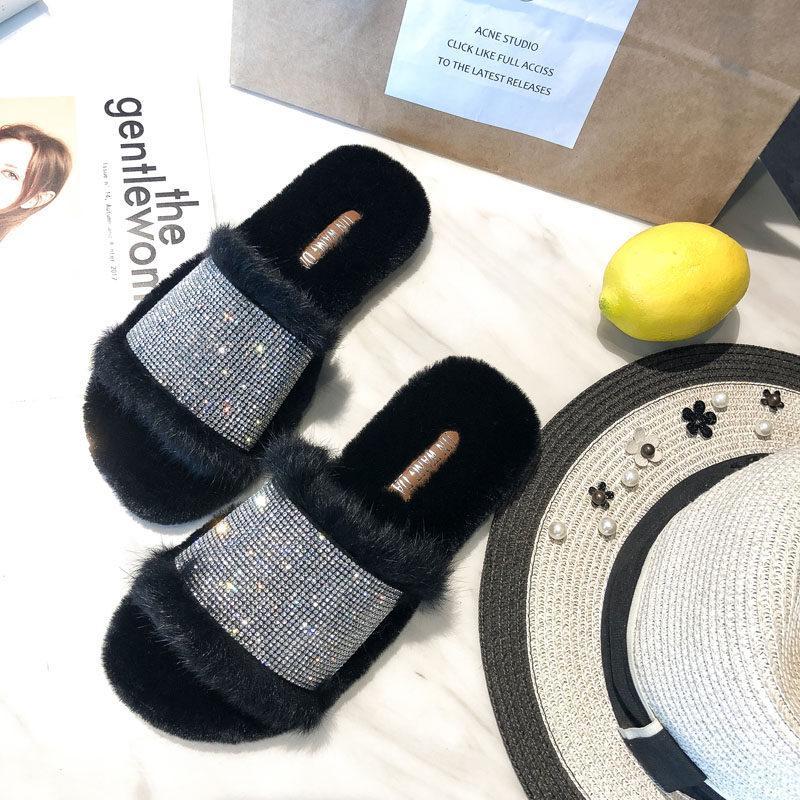 Glam getaran sandal berlapis bulu