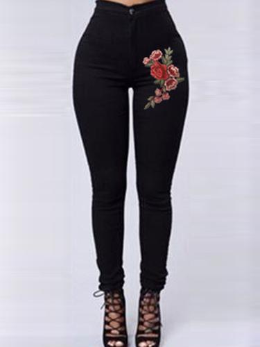 Jean skinny de broderie florale rouge