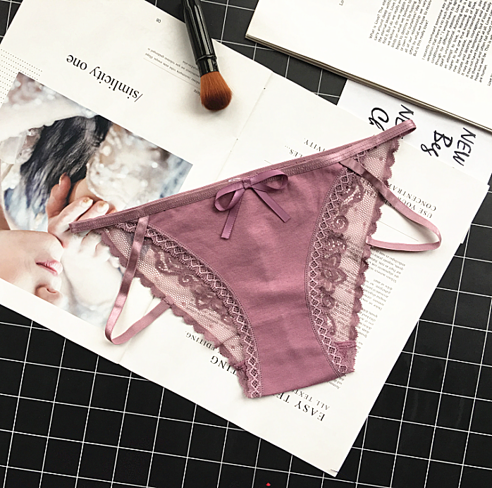 Renda detail celana penutup lengkap dengan detail pita
