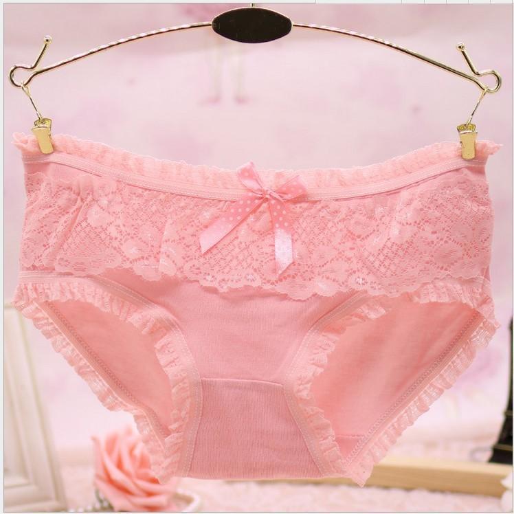 Panty bikini renda dan ruffles feminin