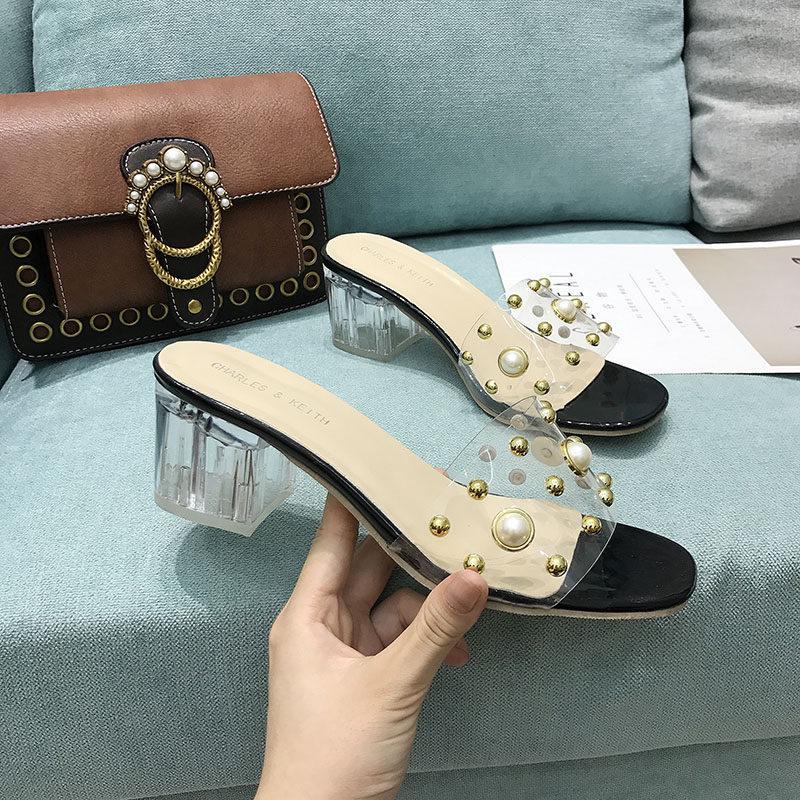 Sandal tumit jernih mutiara