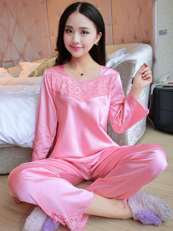 Ensemble de pyjamas en satin en dentelle de fleur