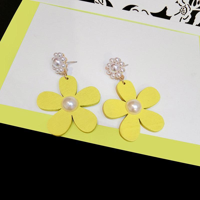 Pink Pearl Daisy Flower Earrings